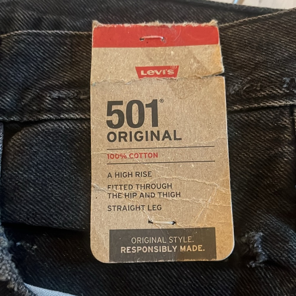 Levi’s 501 original style distressed women’s jeans - Picture 8 of 9